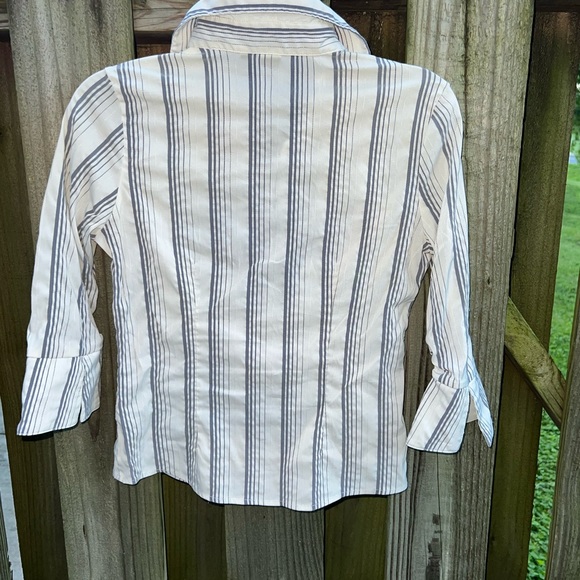 Charlotte Russe button up blouse - Picture 2 of 4